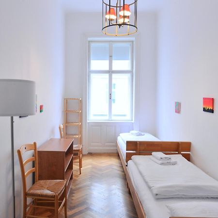 Top Flat - 1 Free Parking Space At The Metro Viena Exterior foto