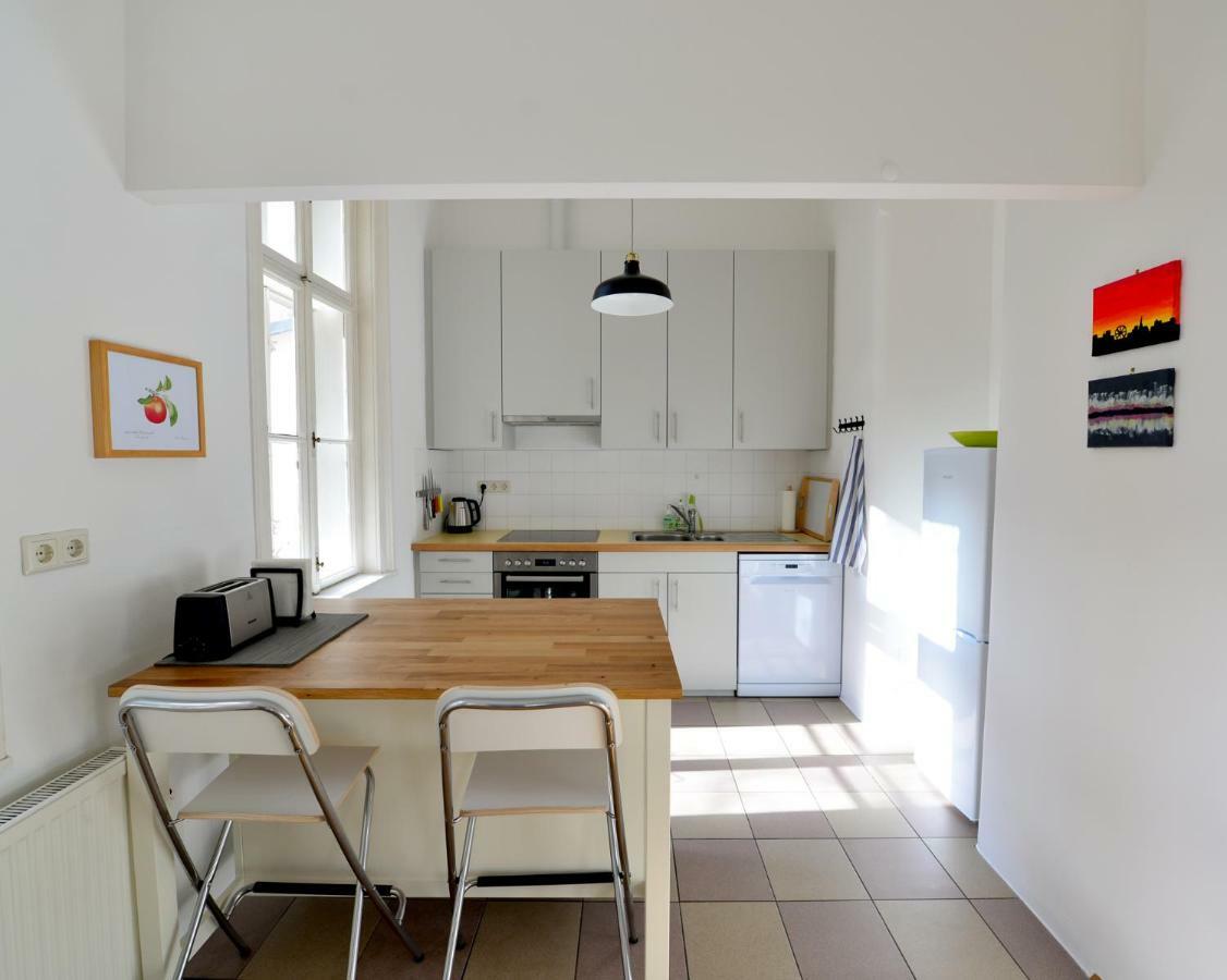 Top Flat - 1 Free Parking Space At The Metro Viena Exterior foto